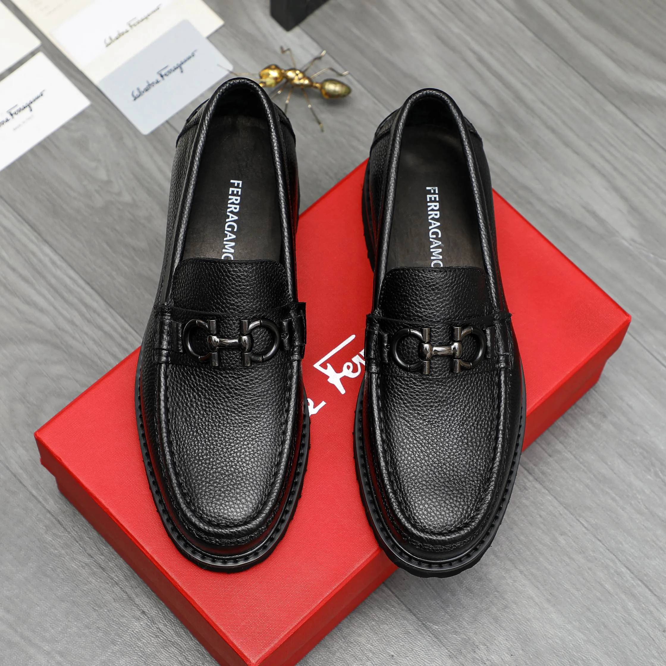 Men's shoes 💰442 Product trademark: Ferragamo "Ferragamo" business formal leather shoes Regular size: 38-46 (45.46 is custom-made and non-returnable) Product materials: Selected pebbled cowhide upper, cowhide lining, non-slip rubber outsole